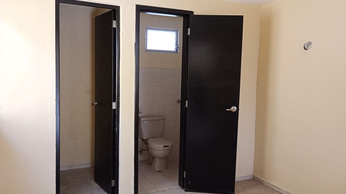 31 de 36: Baño de Cuarto y área de lavado