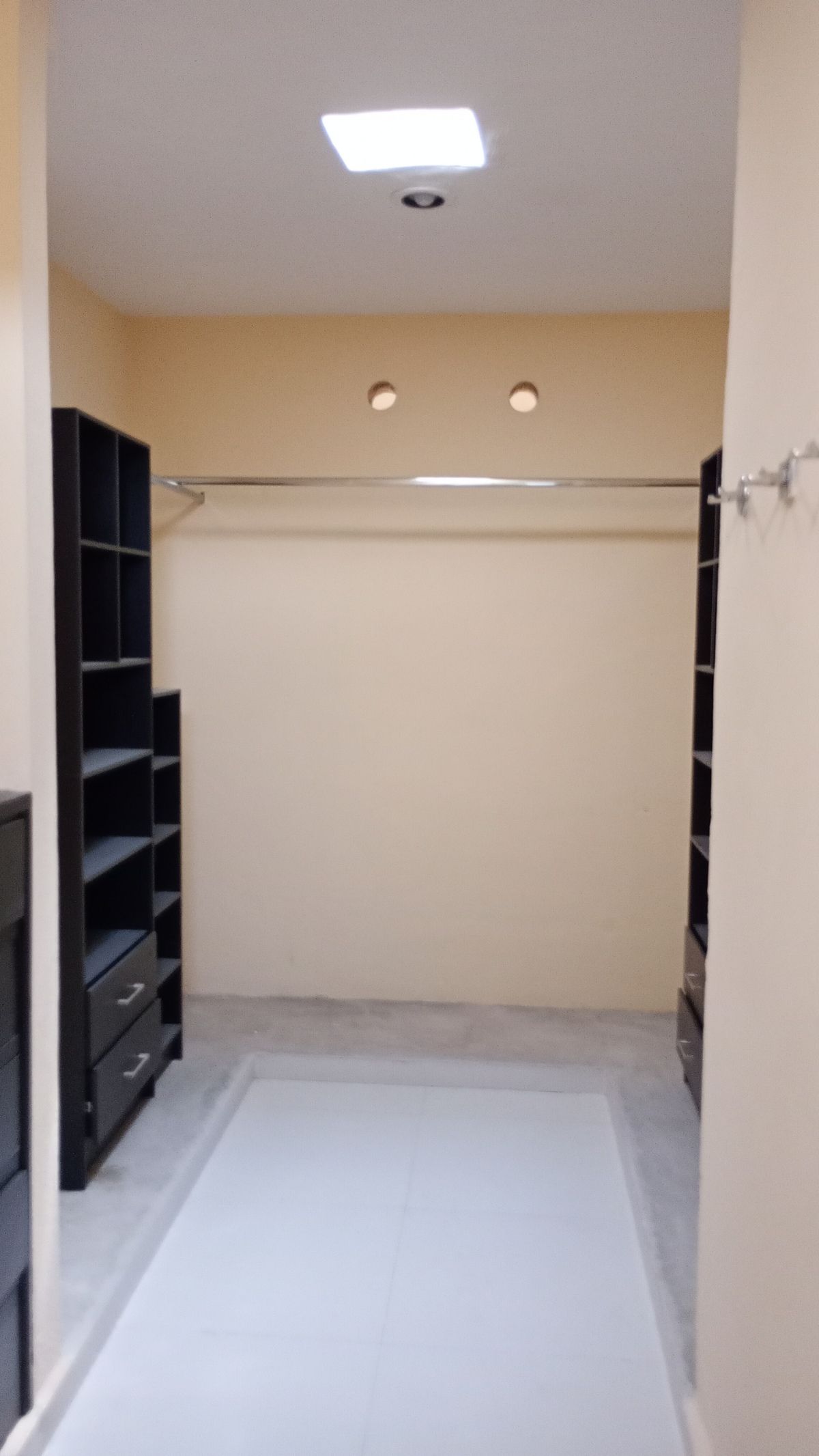 20 de 36: Closet vestidor  de Recámara principal