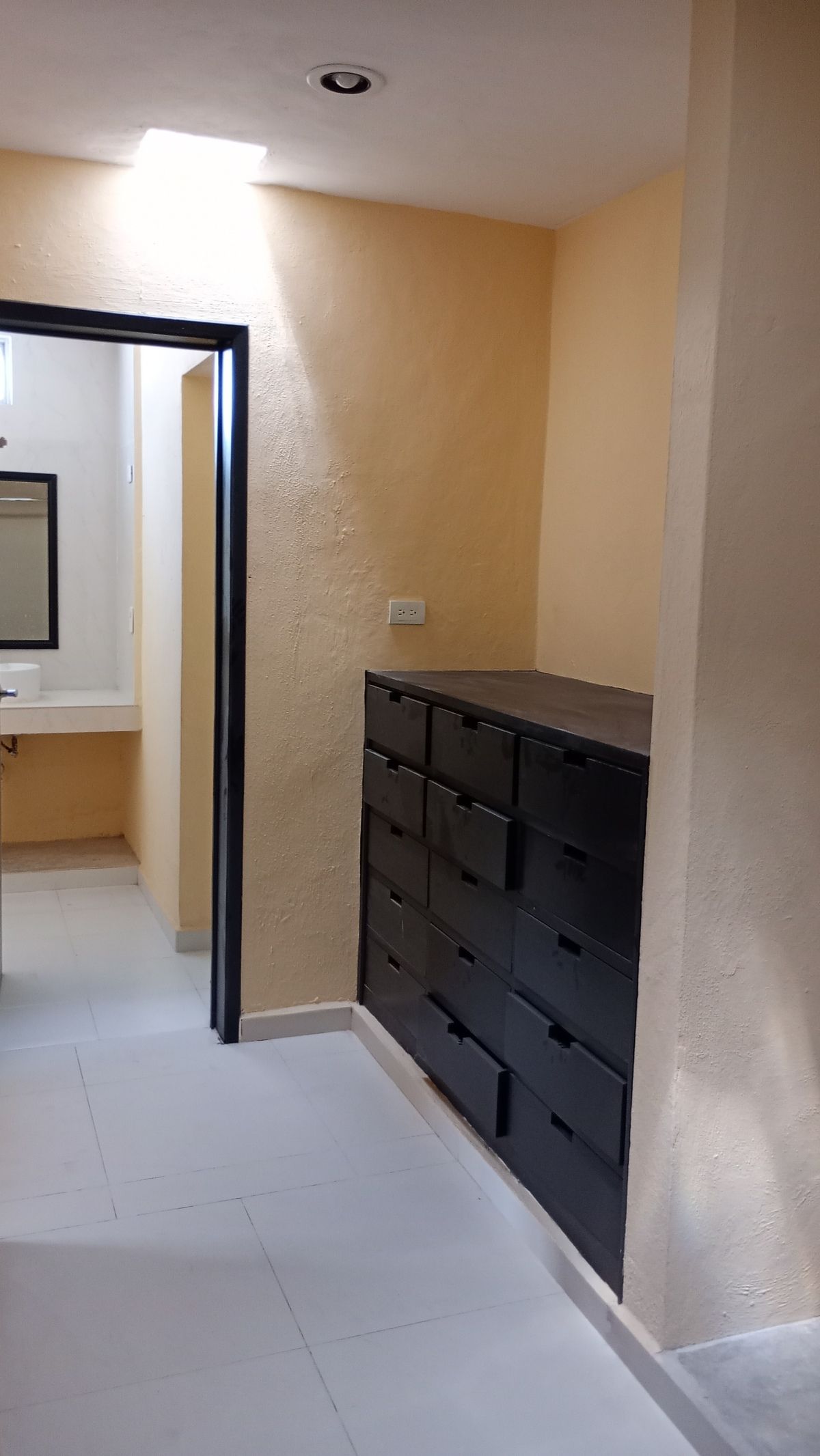 19 de 36: Closet vestidor  de Recámara principal