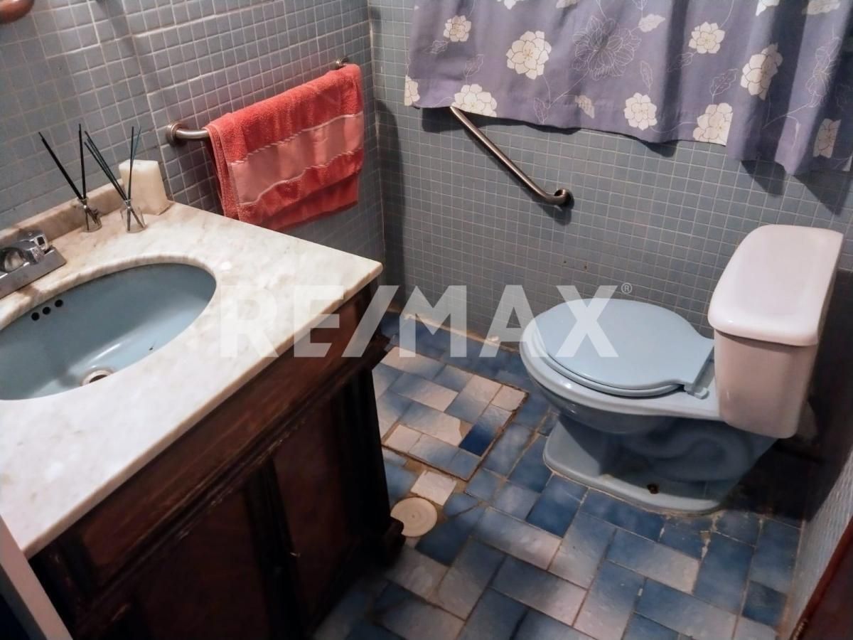 17 de 27: Baño de visitas