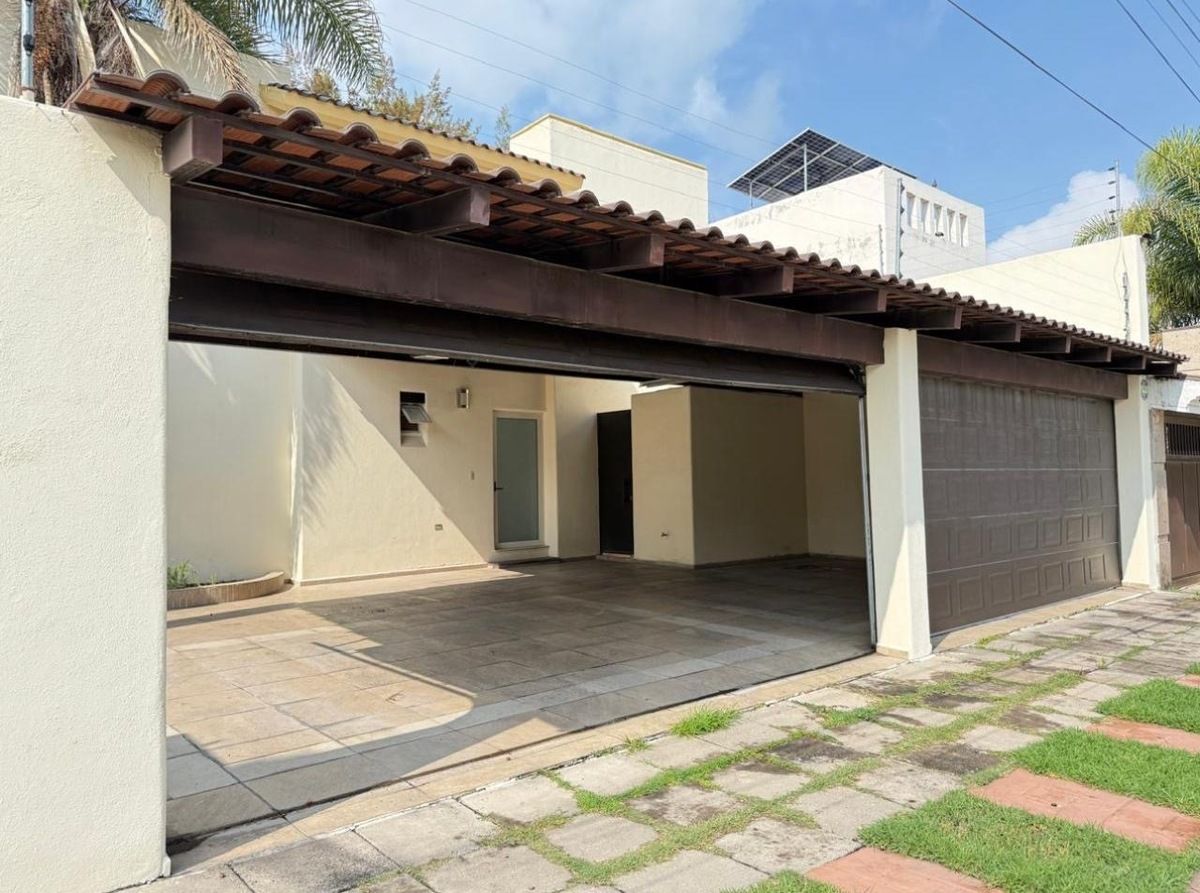 3 of 45: Portón eléctrico