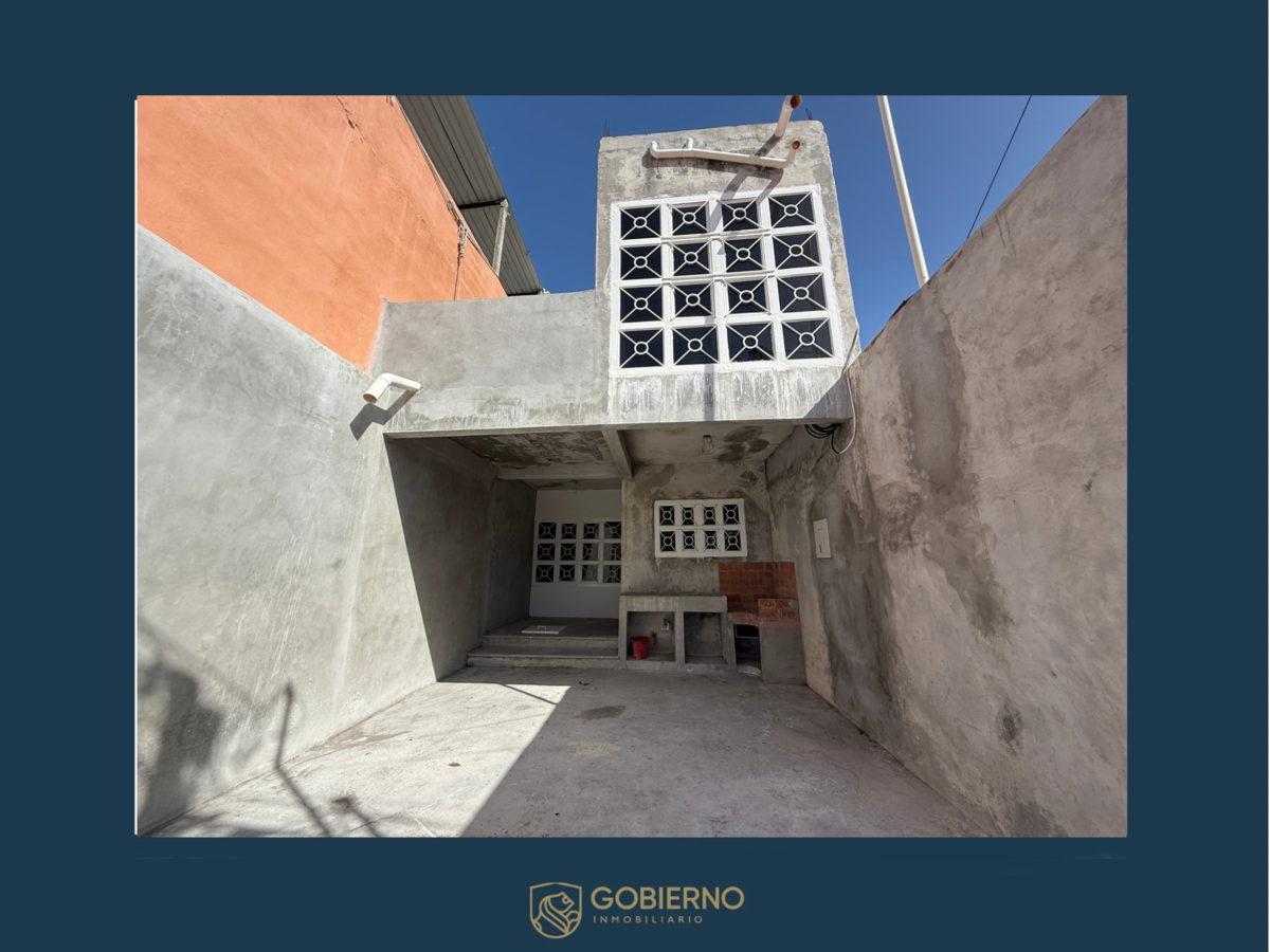 2 of 13: Cochera