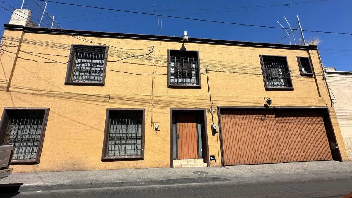 1 de 30: fachada a calle principal.