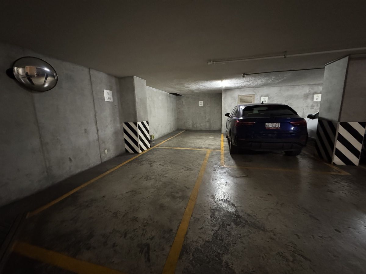 47 de 47: 3 estacionamientos