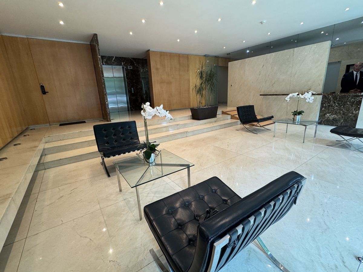 3 de 47: lobby