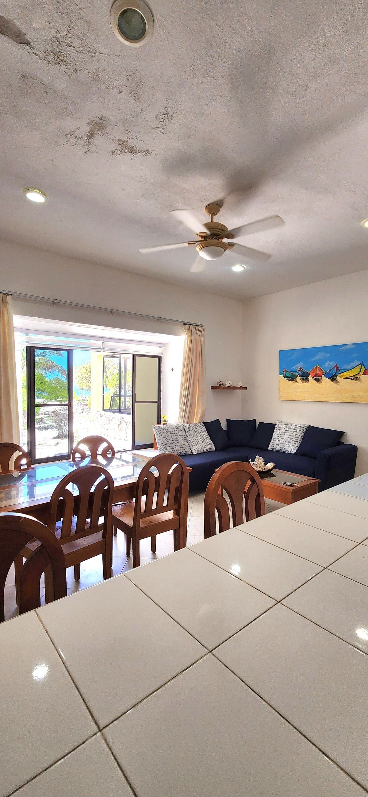3 de 16: Estancia para sala comedor con aire acondicionado.