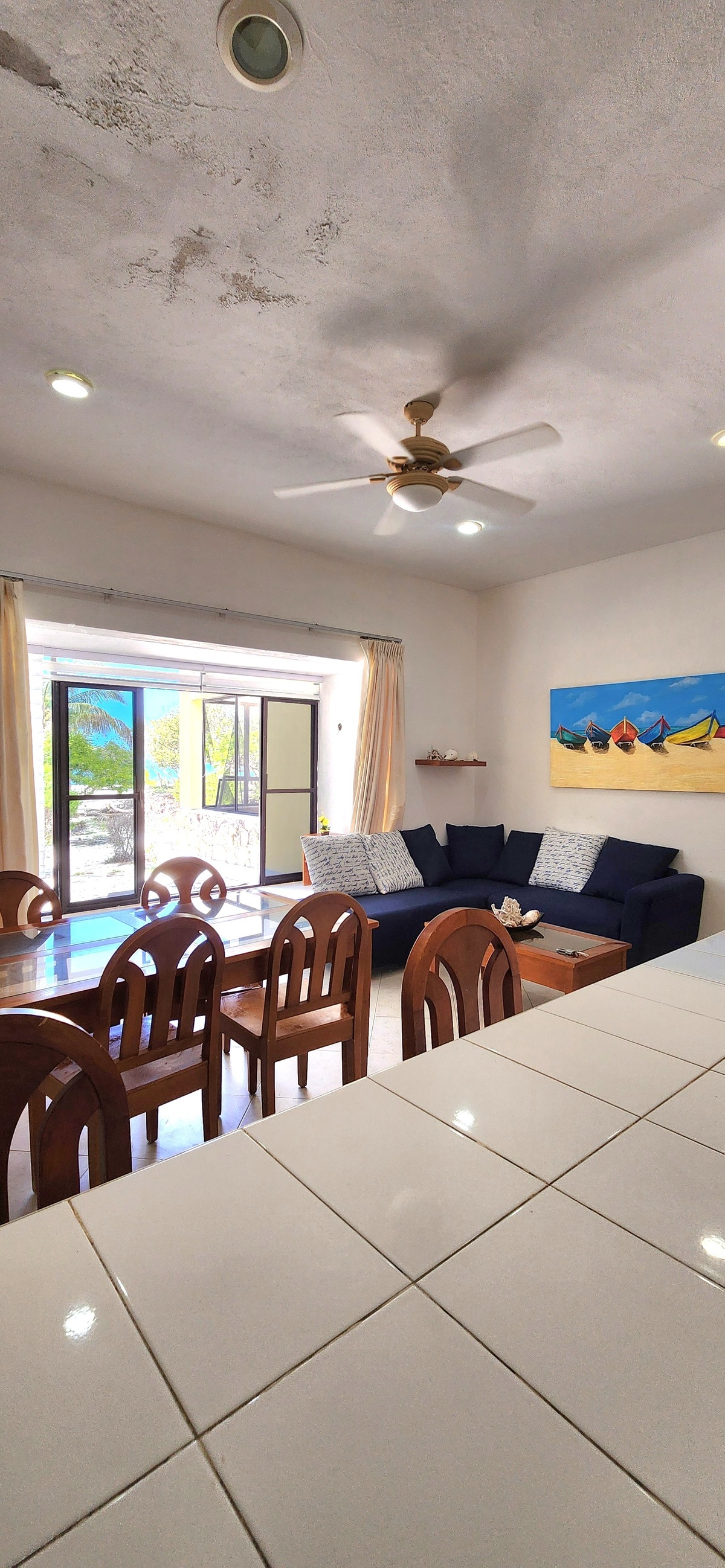 1 de 16: Estancia para sala comedor con aire acondicionado.