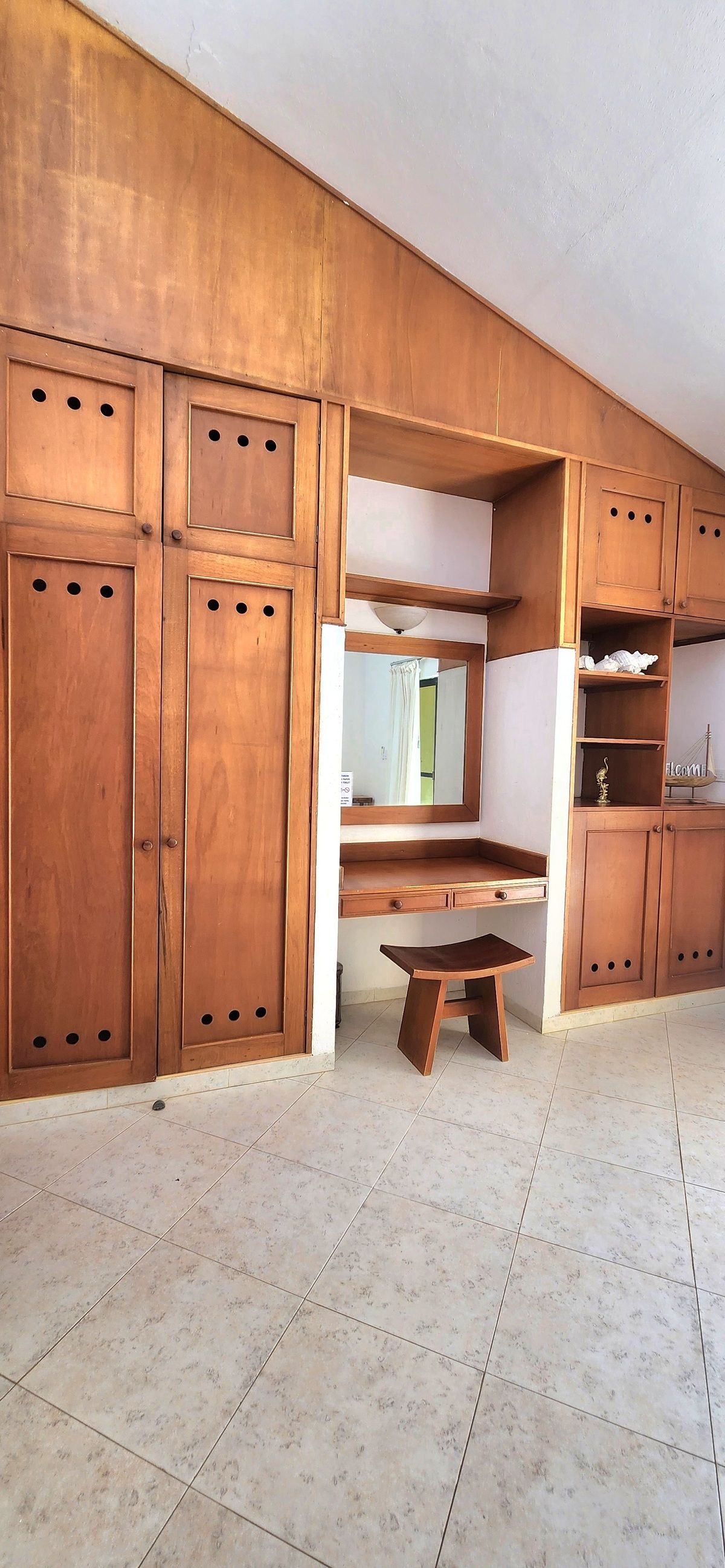 2 de 16: Clóset en habitación