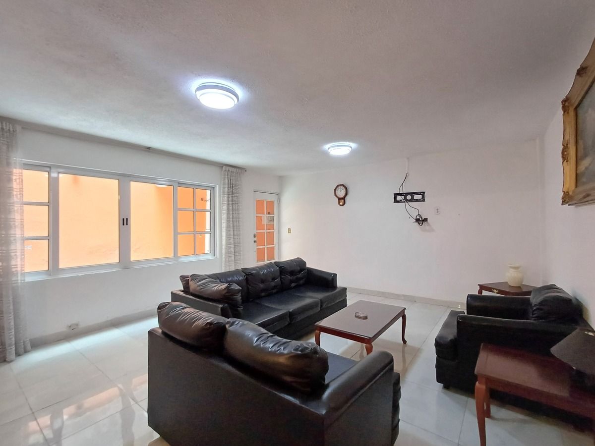 5 of 39: Sala comedor