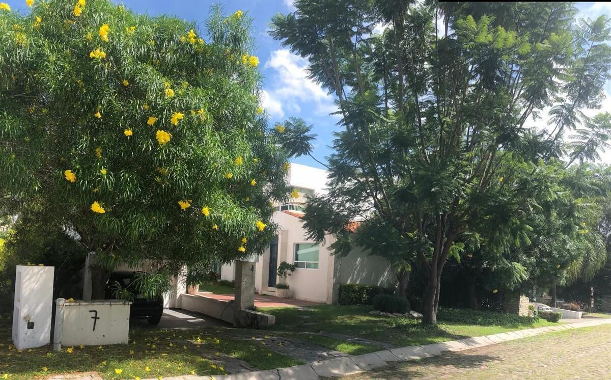 1 de 9: Fachada de la propiedad.