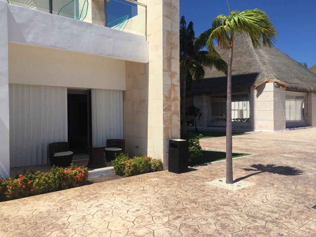 8 de 8: Puerta a salida al mar, solo unos pasos!