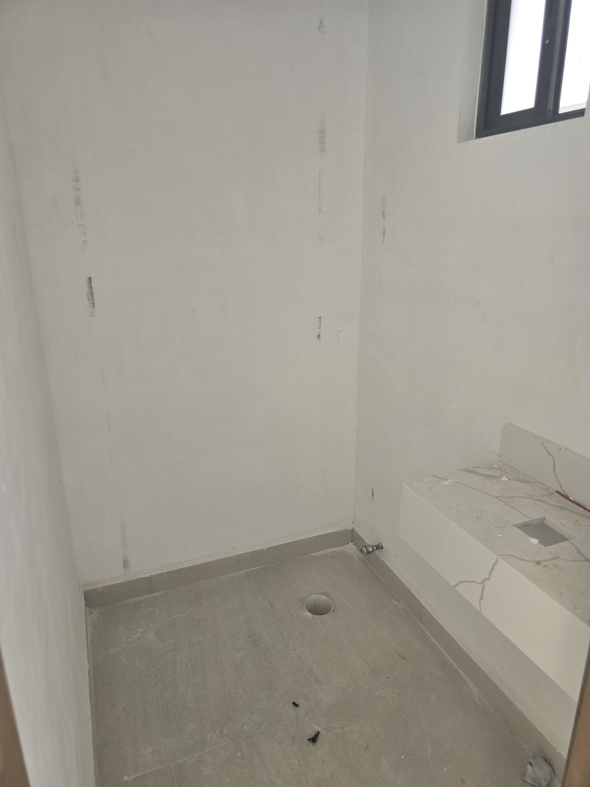 3 of 20: Medio Baño