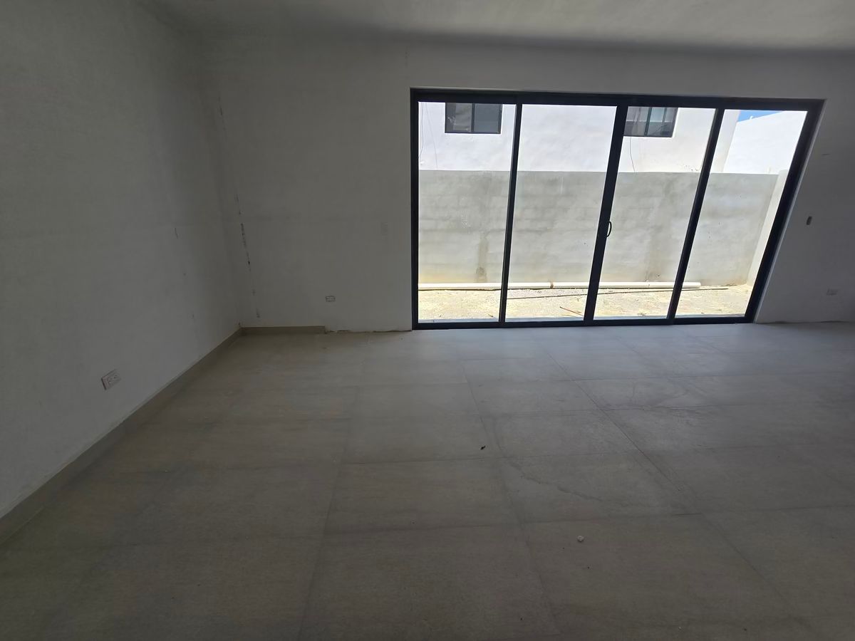 4 de 21: Sala comedor vista desde la entrada