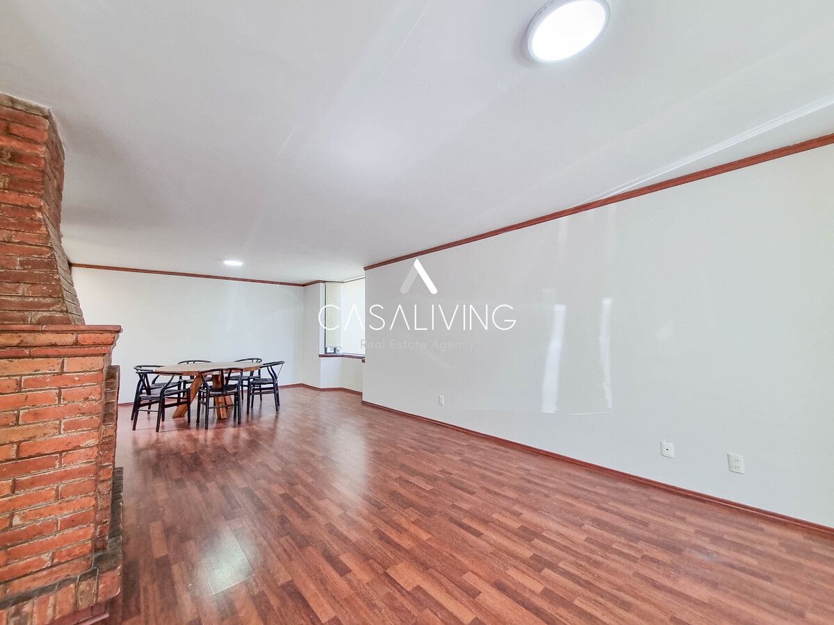 4 of 24: Sala comedor