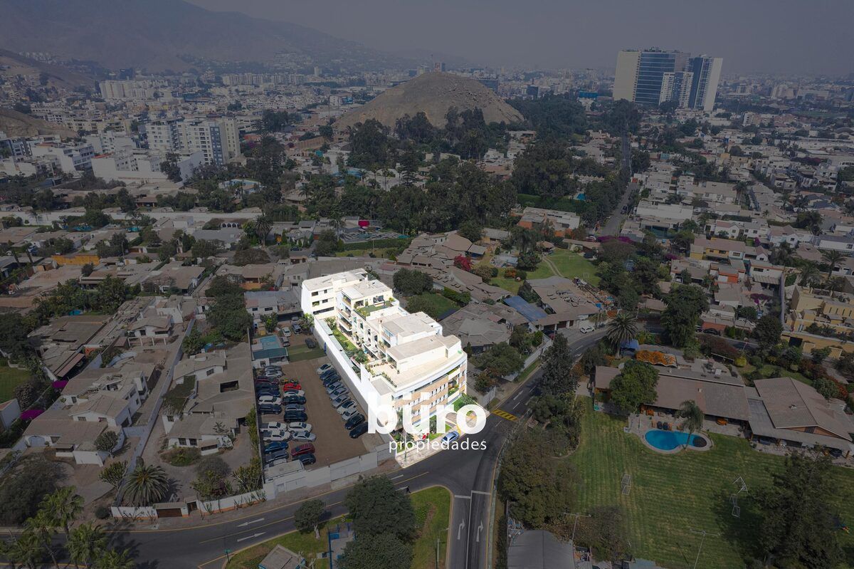 26 de 28: Edificio en zona residencial