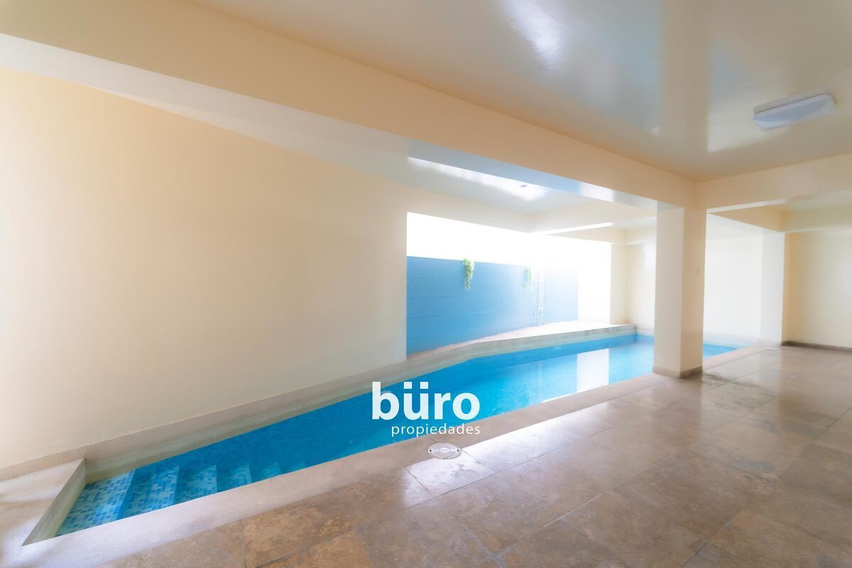 22 de 28: Piscina en área común