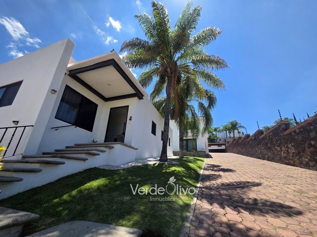 Casa en Venta en Villas del Mesón, Juriquilla. Dos construcciones independientes