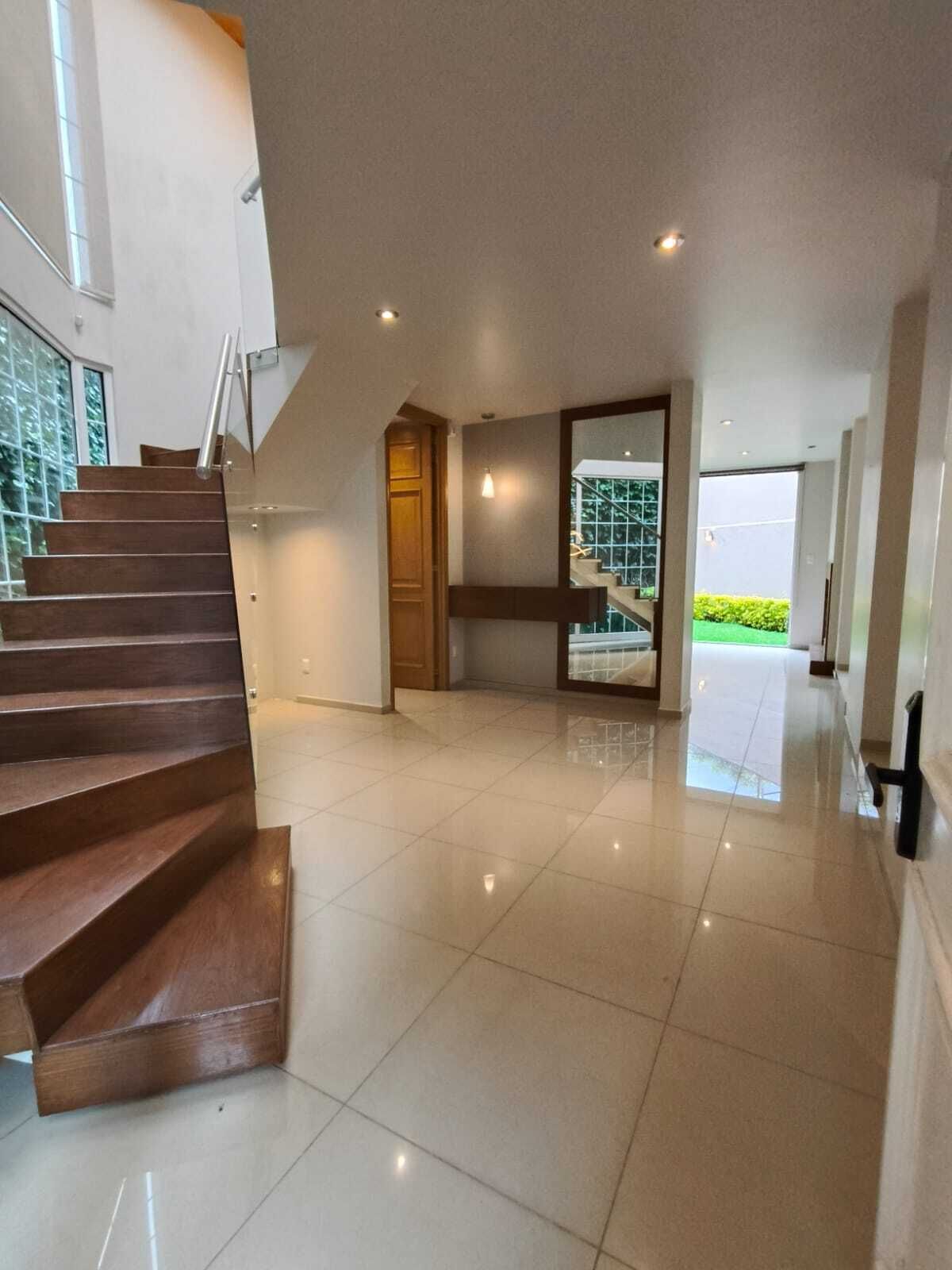 4 de 47: Hall