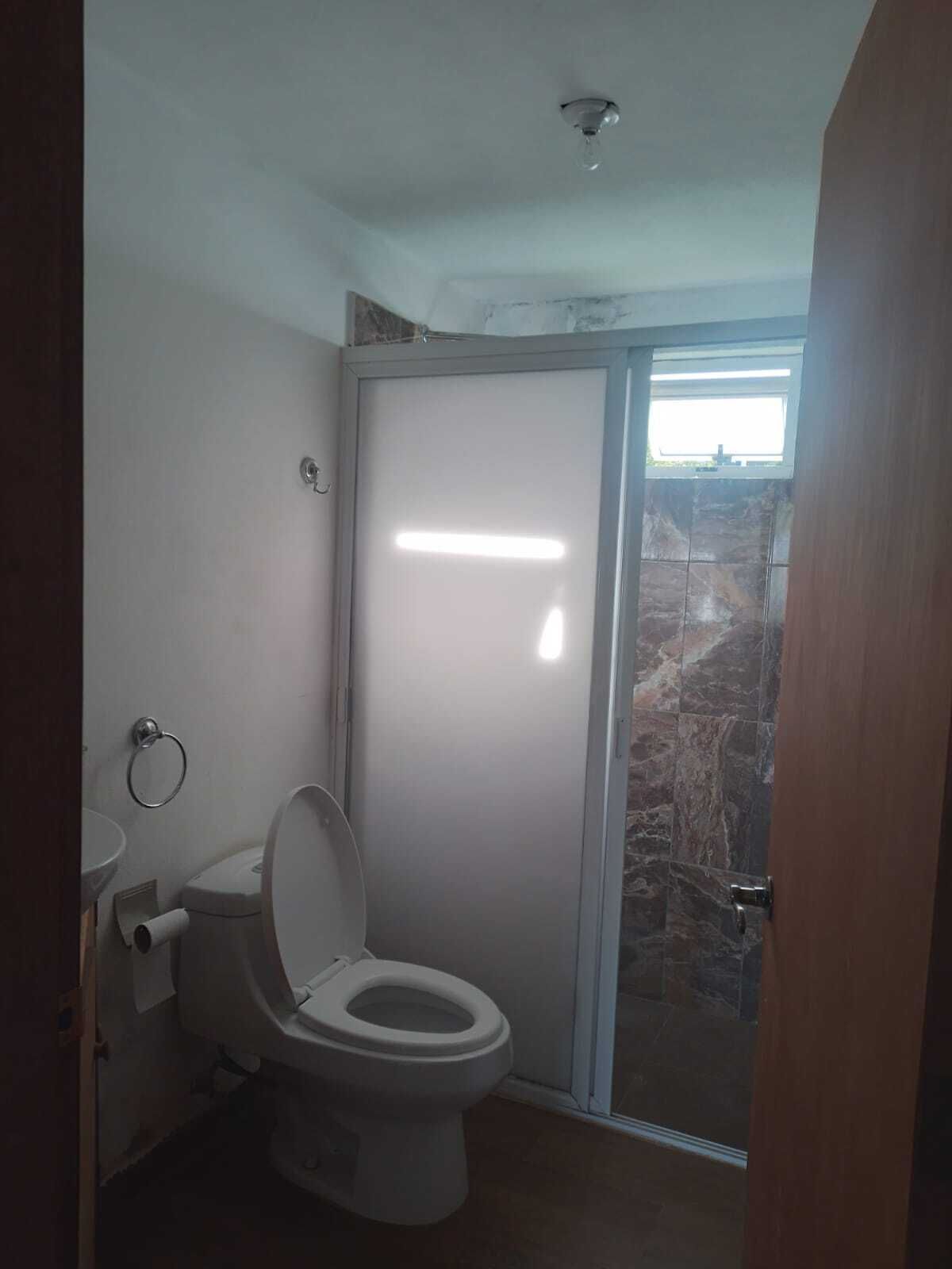 5 of 9: baño completo de cada recamara
