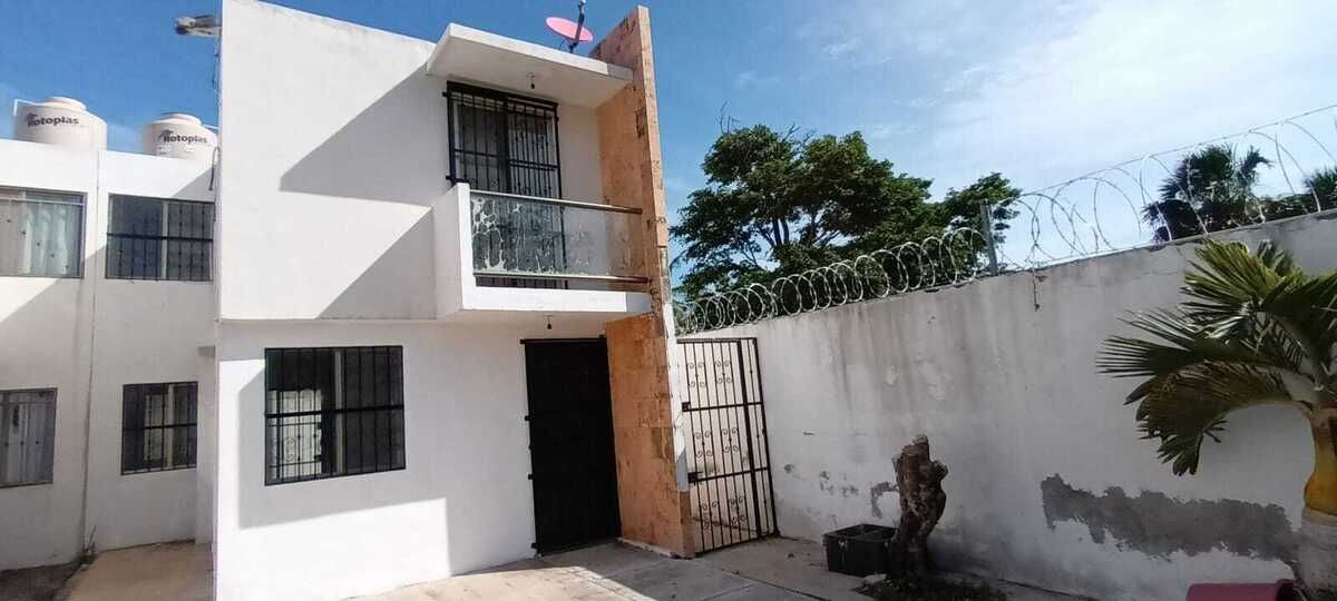2 of 17: Fachada