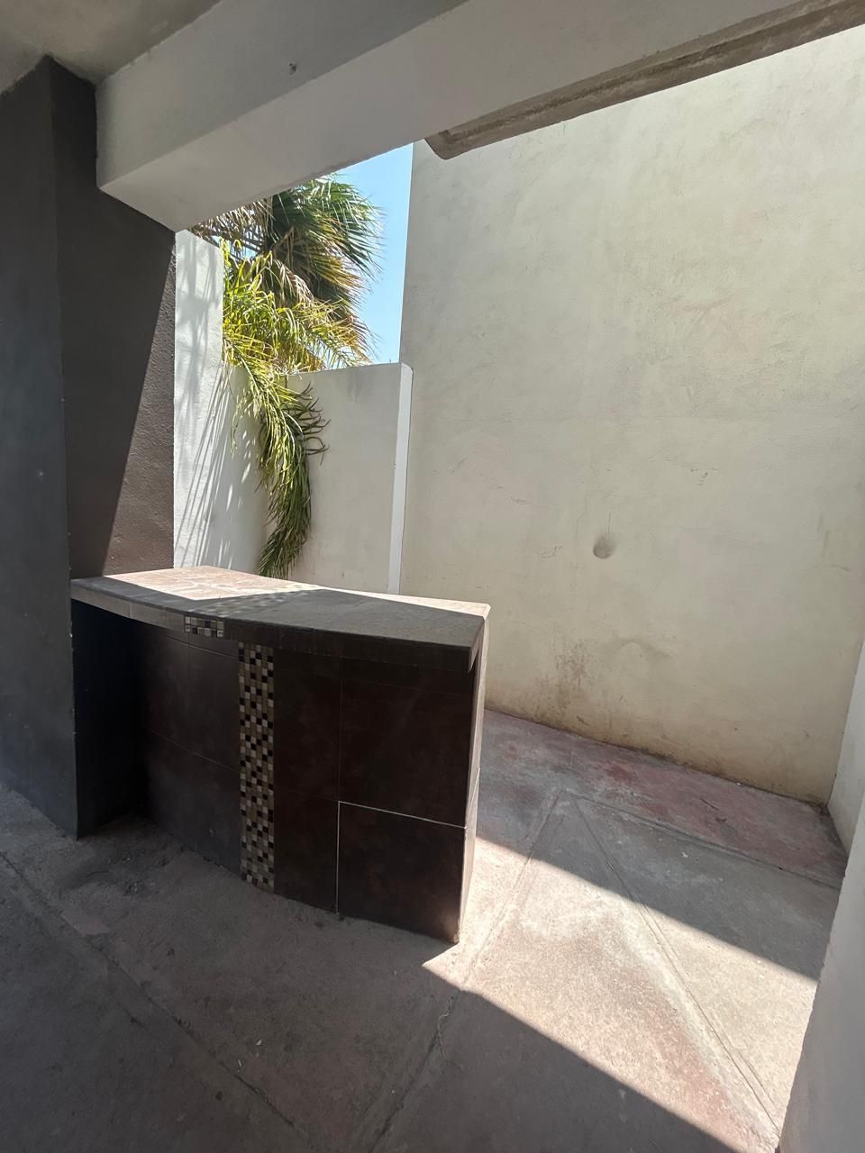 2 of 17: Barra exterior