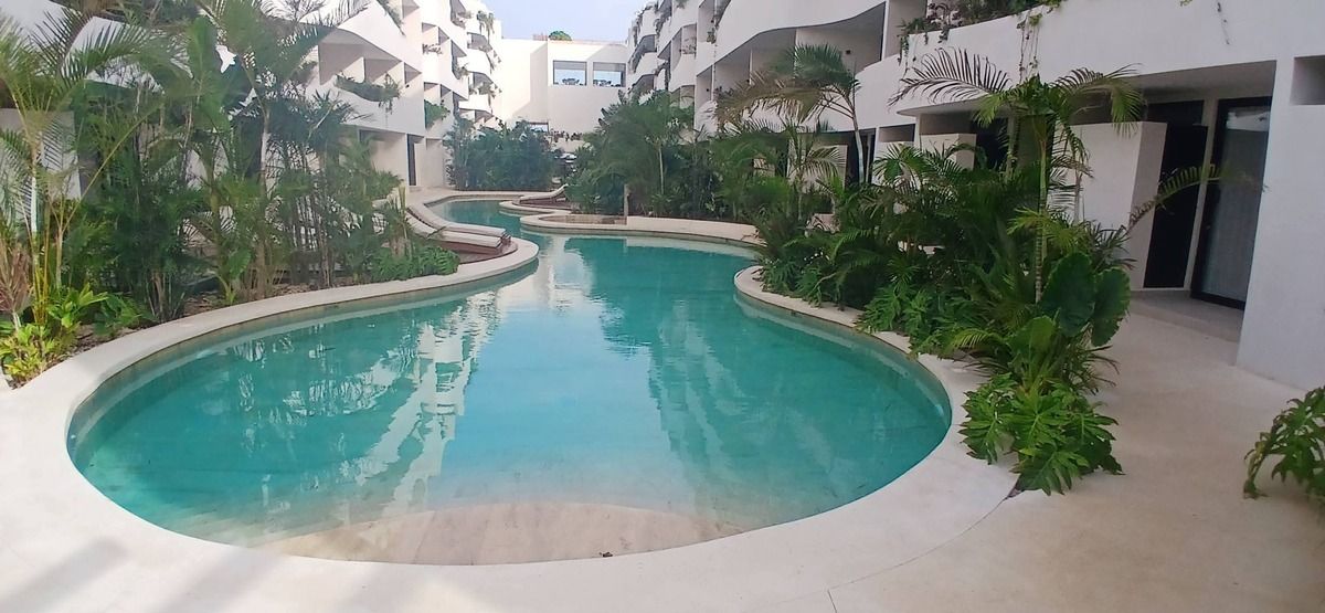 5 de 34: Beautiful resort swimming pool, modern architecture