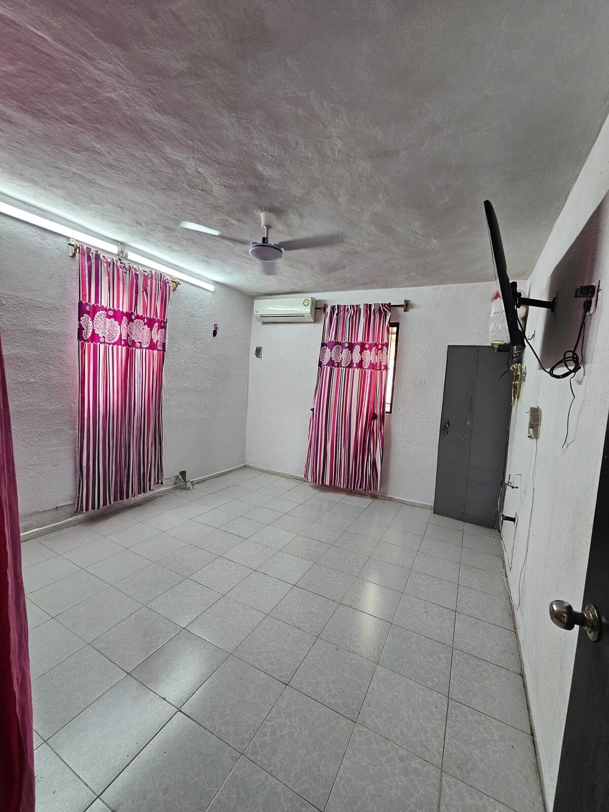 2 of 13: Cuarto secundario