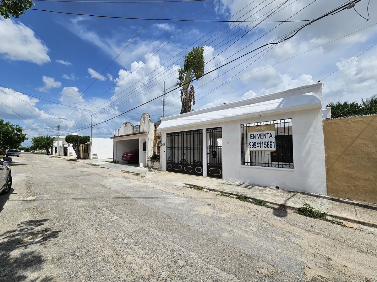 1 of 13: Fachada