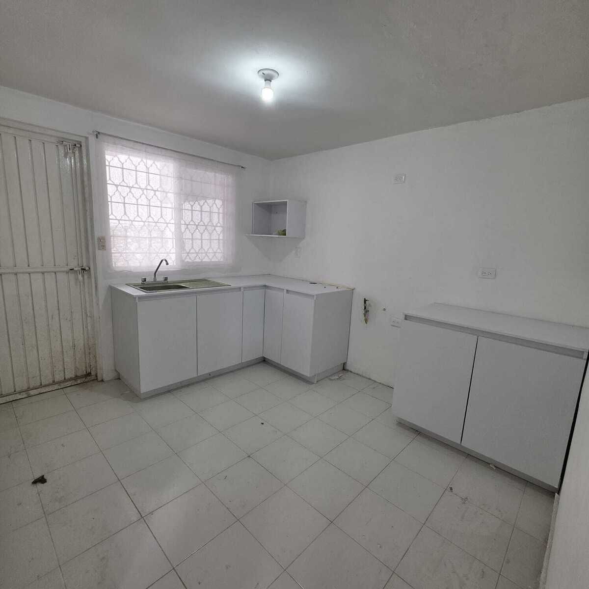 3 of 12: COCINA