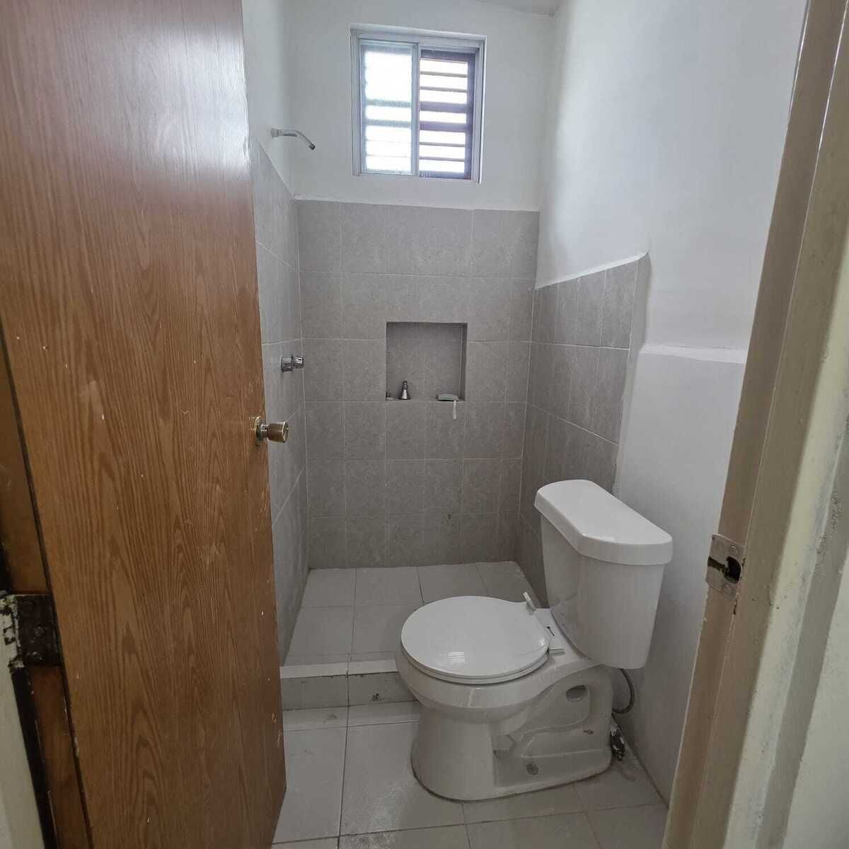 5 of 12: BAÑO