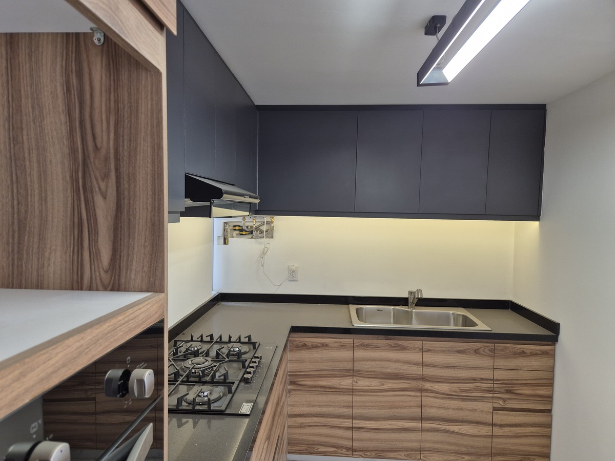 7 of 28: cocina equipada