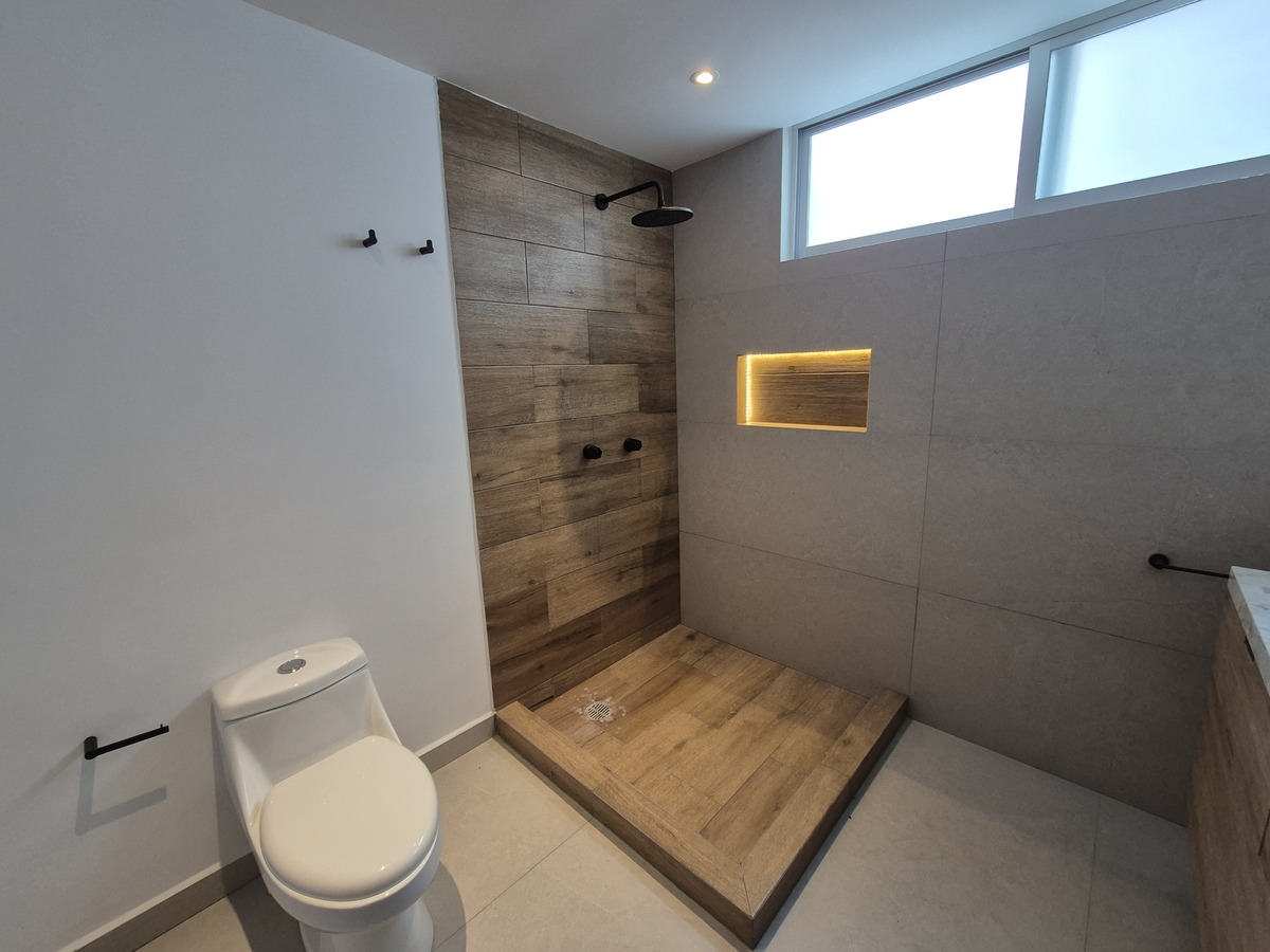 24 of 28: baño principal