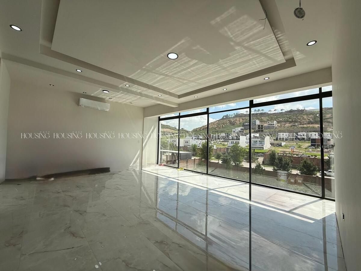 5 de 22: Sala con vista panorámica