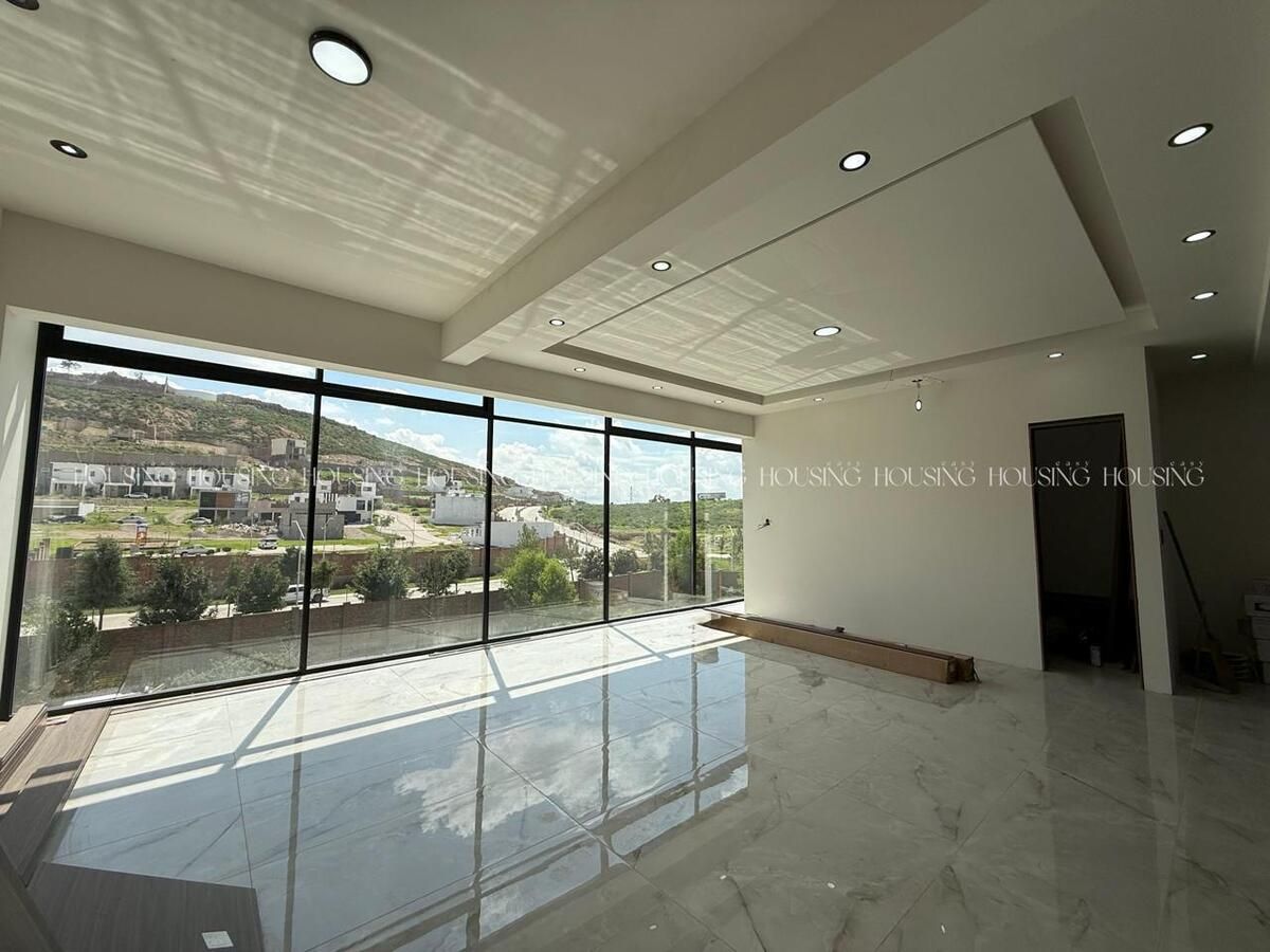4 de 22: Sala con vista panorámica