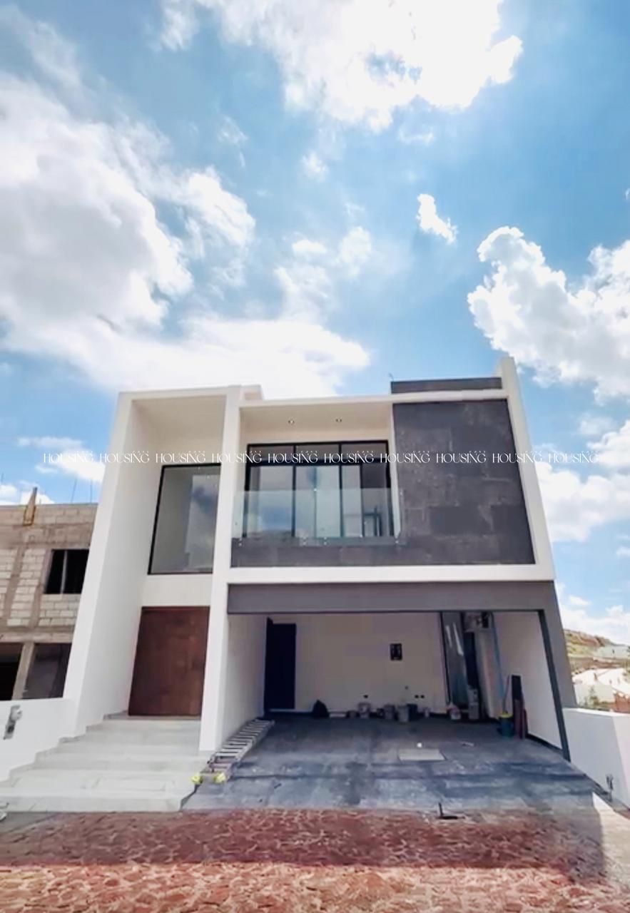 1 de 22: Fachada frontal