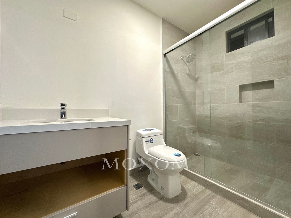 5 de 15: Baño completo/visitas