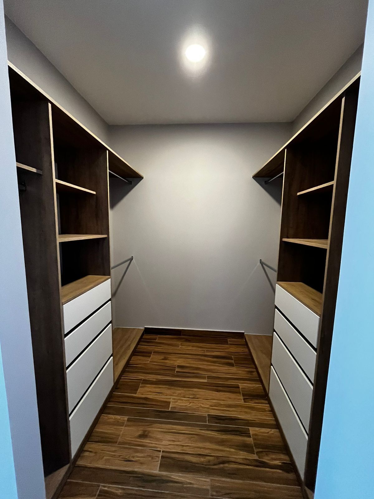 7 de 22: Vestidor recamara principal