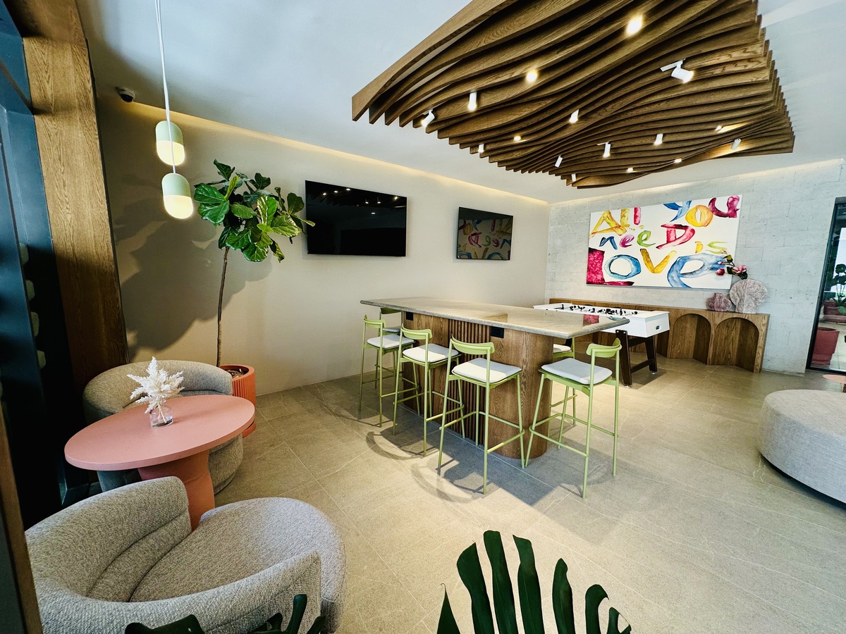 17 of 25: COWORKING Y AREA LOUNGE