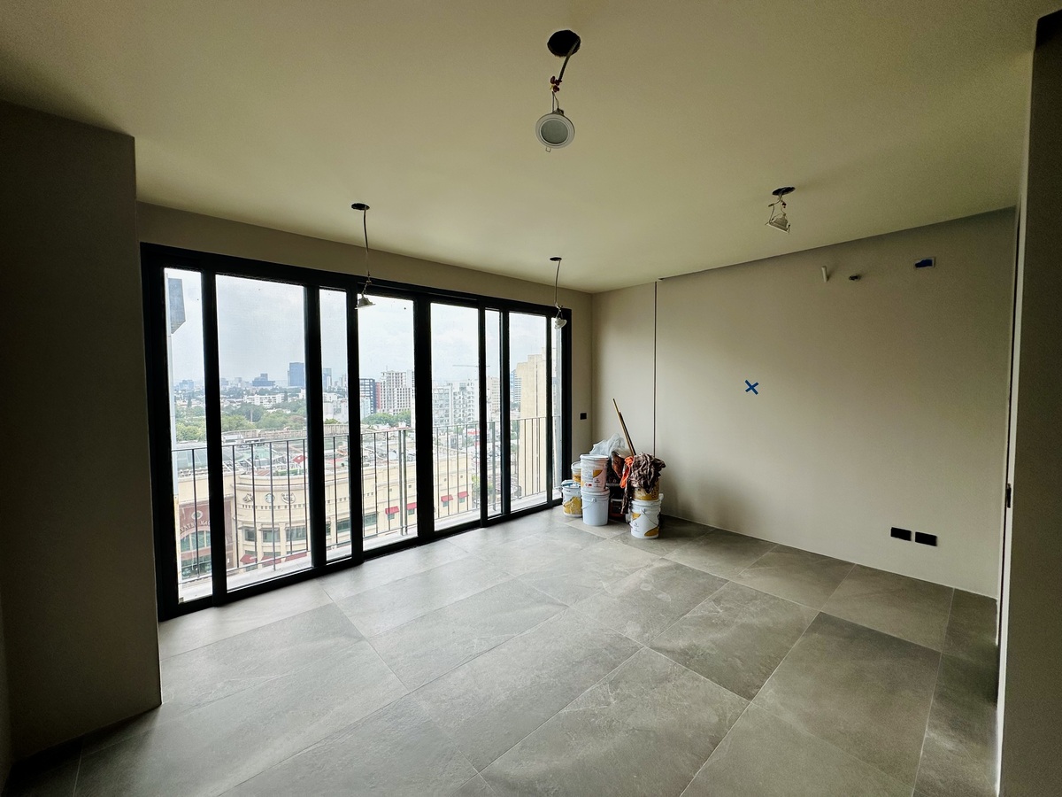 11 of 25: AREA DE RECAMARA ABIERTA