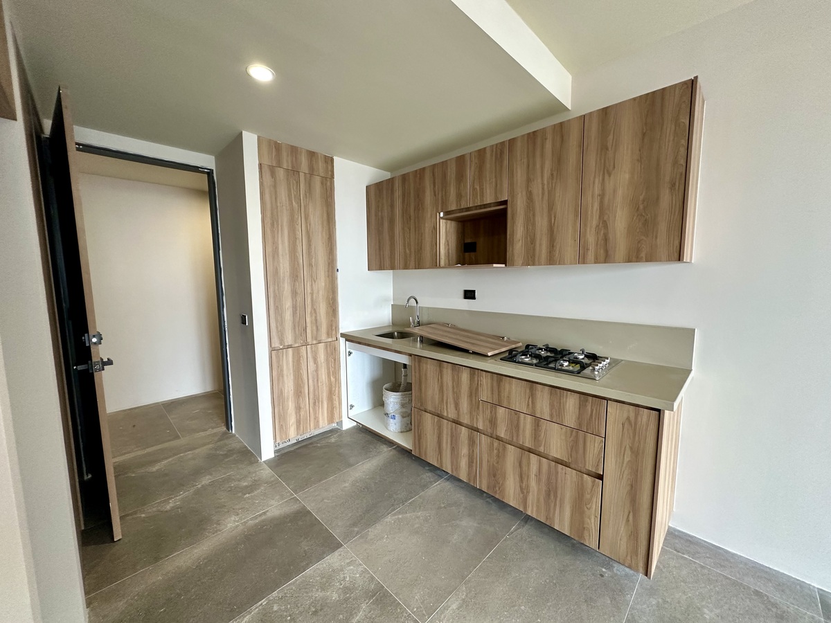 9 of 25: COCINA EQUIPADA