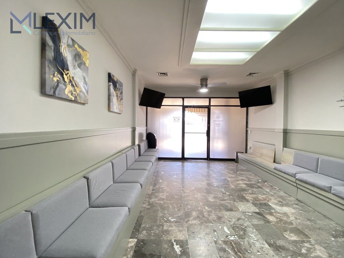 3 of 13: Sala de espera