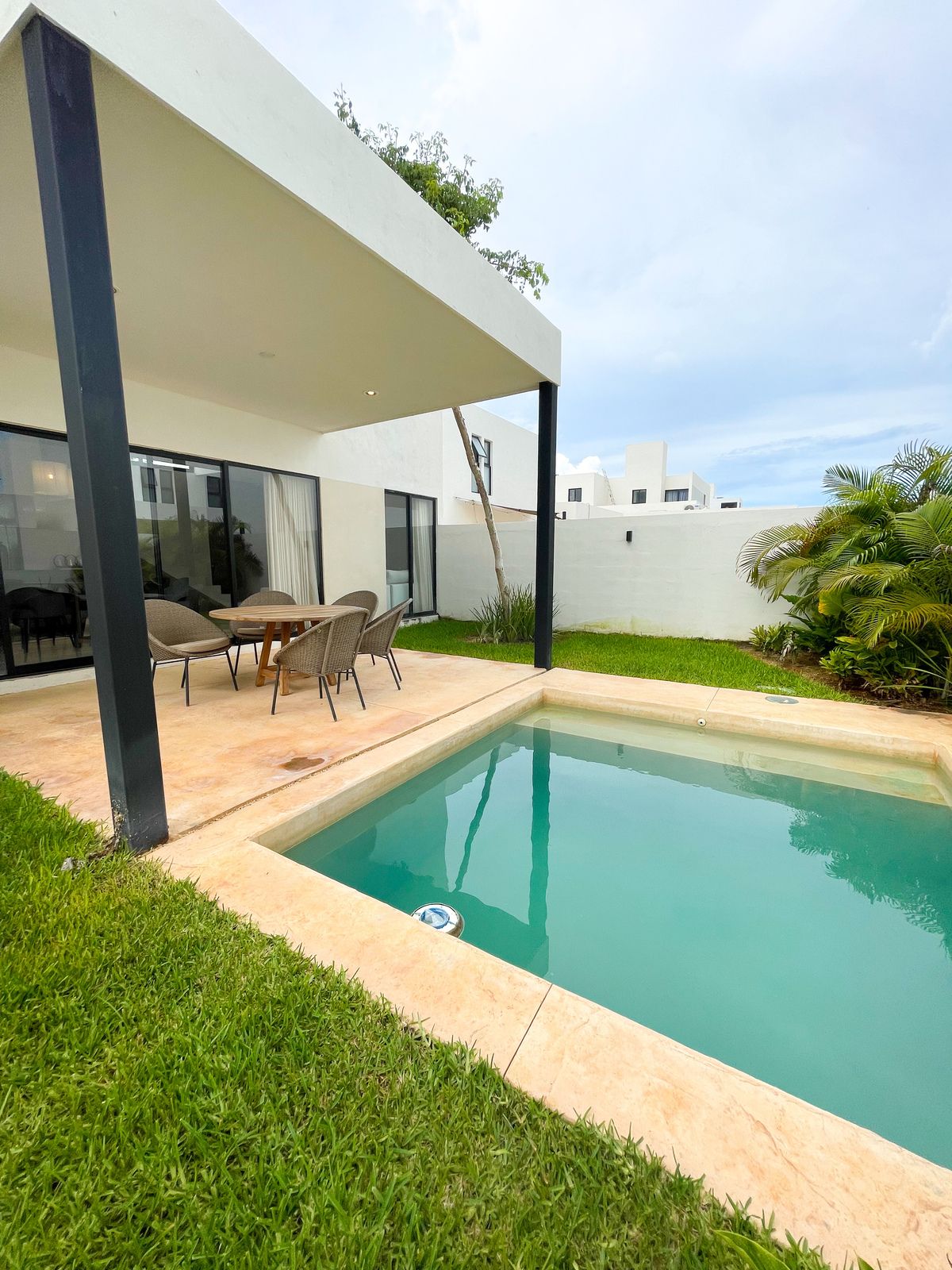 3 de 24: Patio