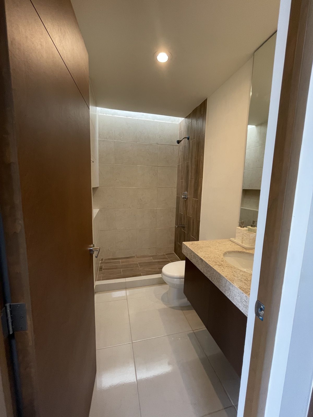 11 de 24: Baño completo rec principal