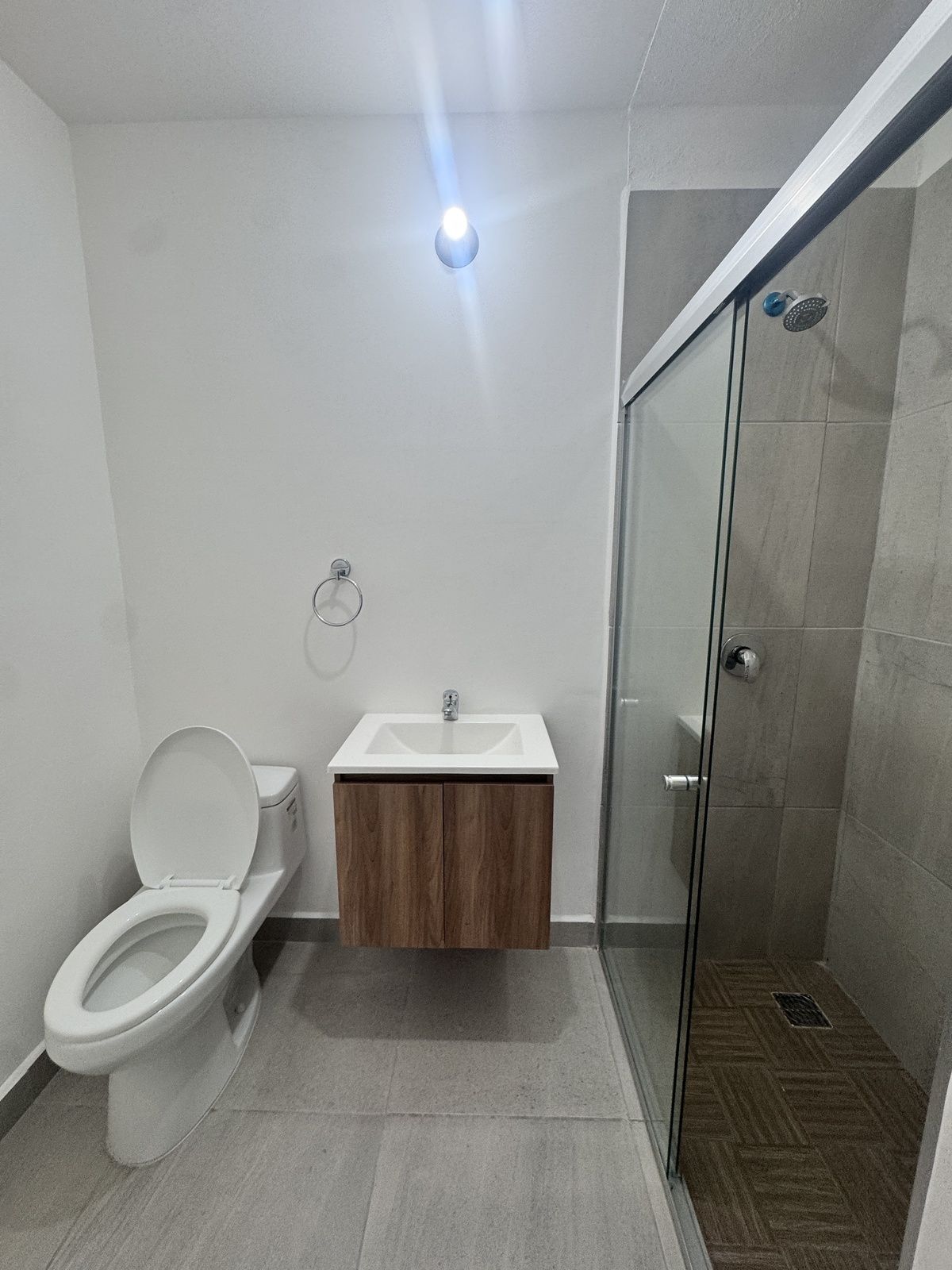13 de 17: Baño completo