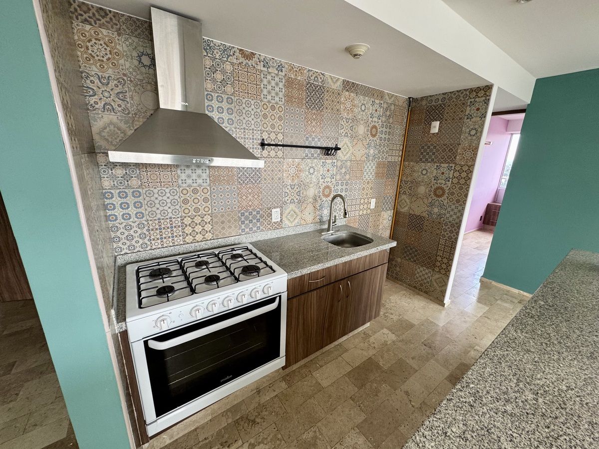 10 of 35: COCINA