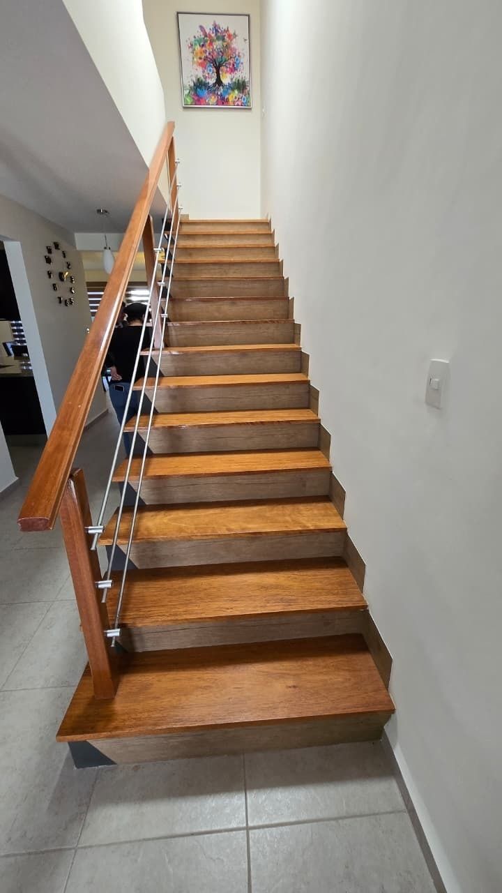 6 de 16: ESCALERA