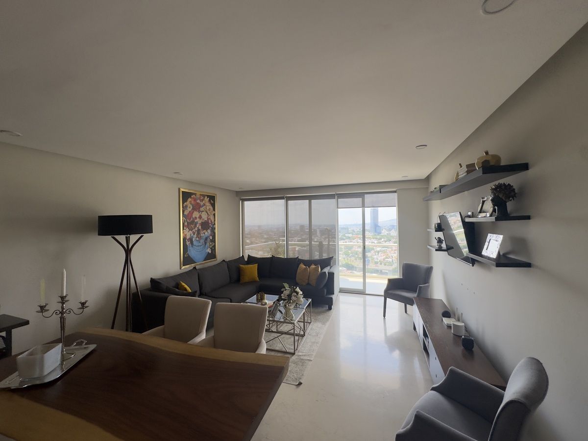 3 de 39: Departamento en Central Park en Venta Entrada