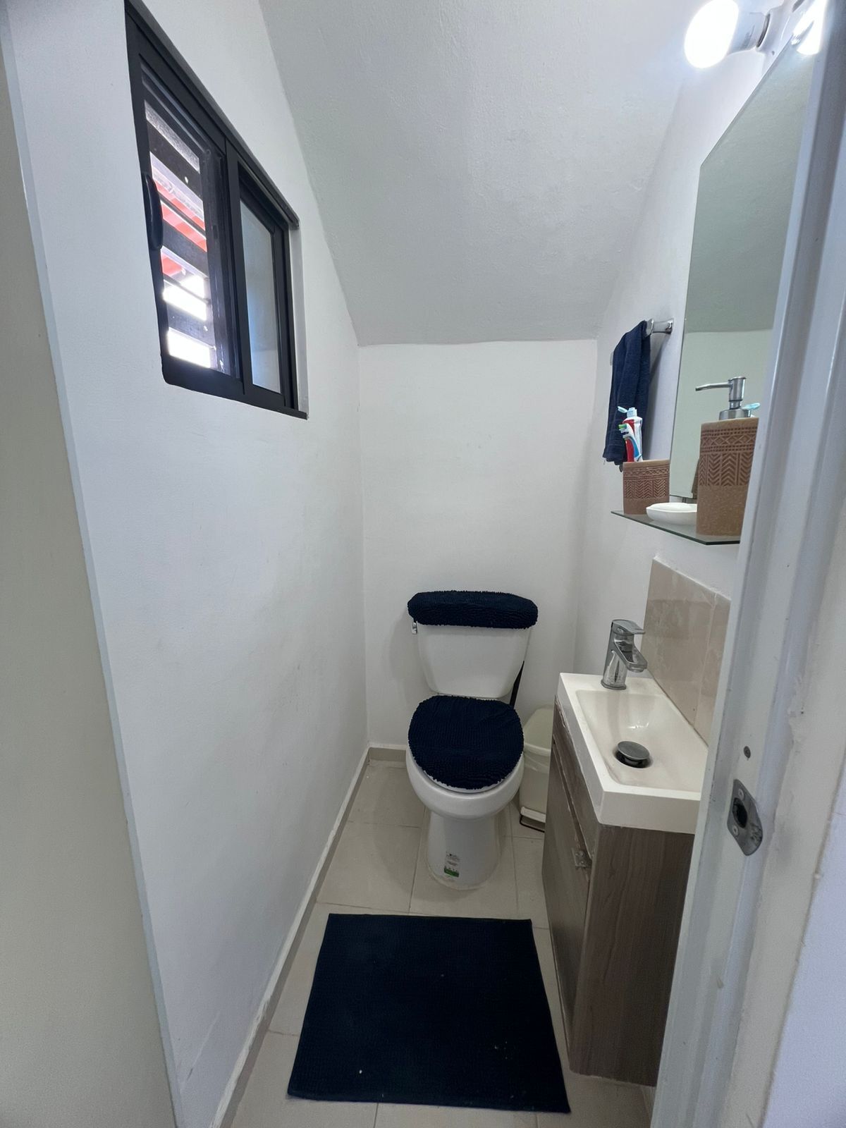 7 de 17: Medio baño