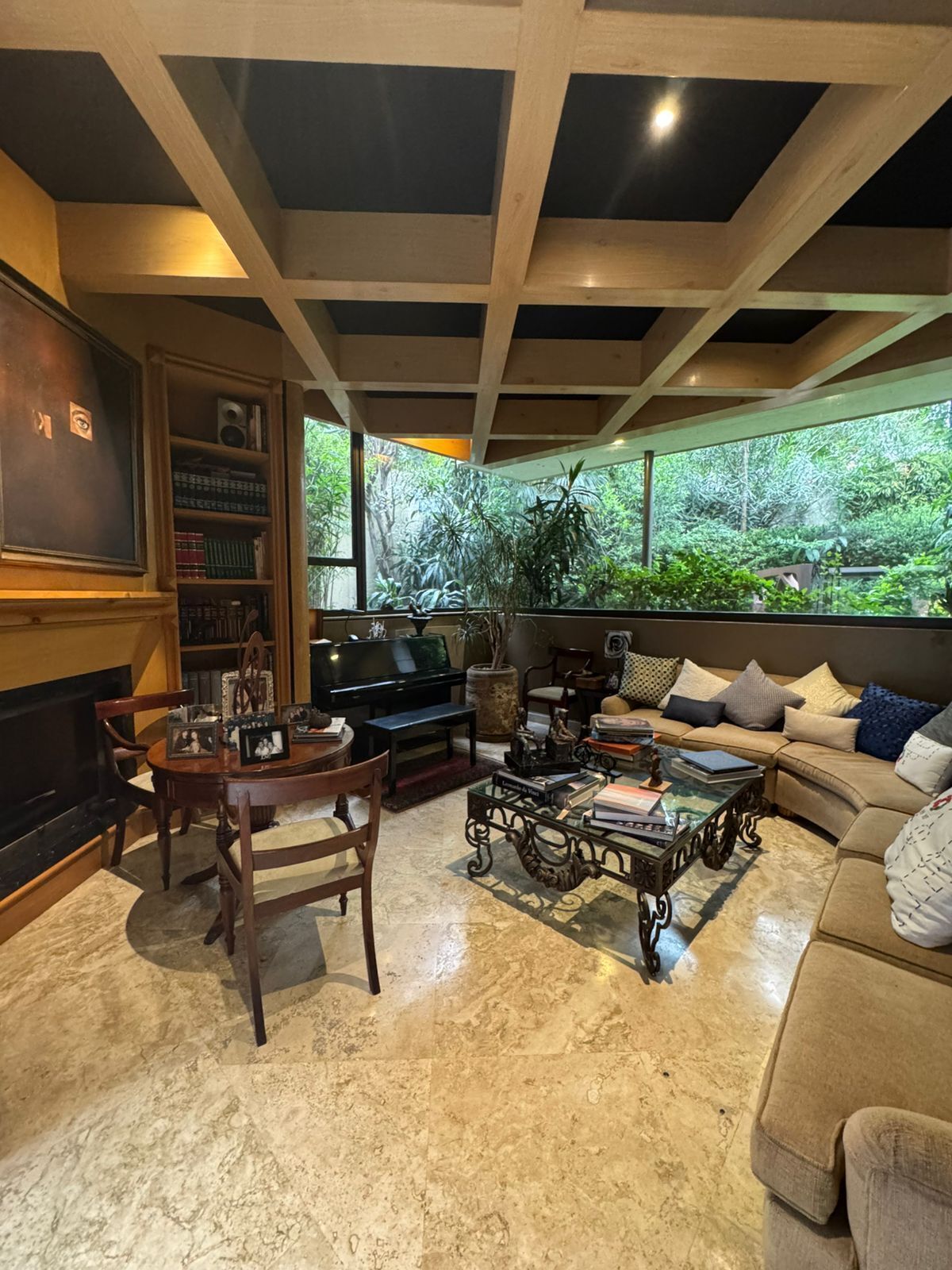 2 of 50: https://assets.easybroker.com/property_images/5411873/936103