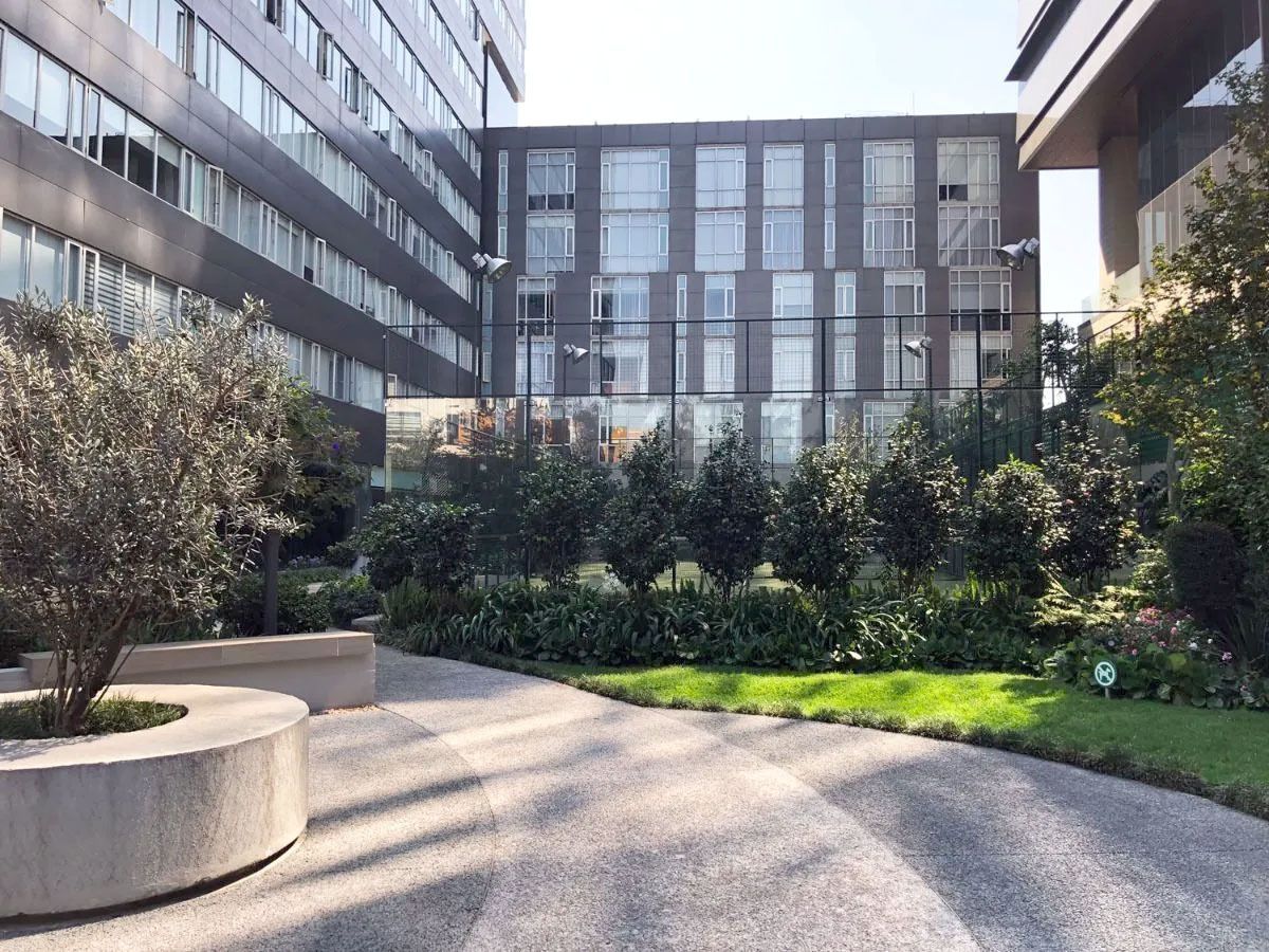 1 of 23: Área jardinada